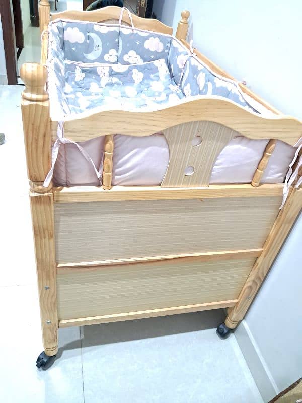 Baby Cot and Crib with swing/ and net with bedding and pillows/ bed 4