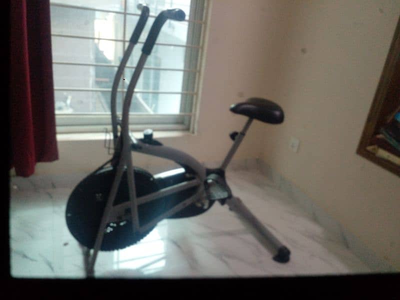 Excellent condition elliptical slim line exercise bike. 6