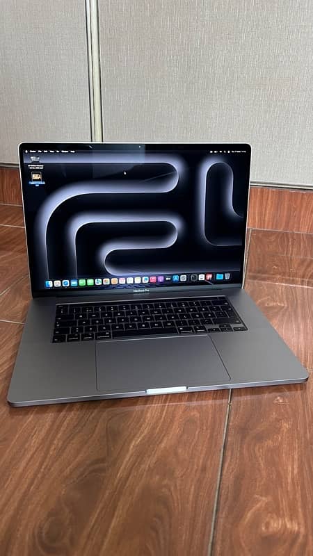 • MacBook Pro i7 (2019-16”inch) 16/512 SSD, Graphics card 4GB 1