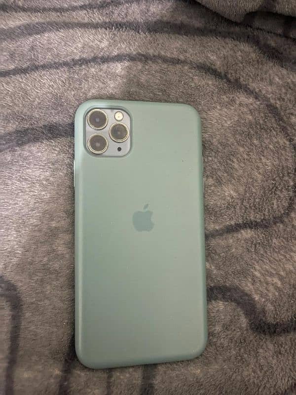 iphone 11 pro max in green 3