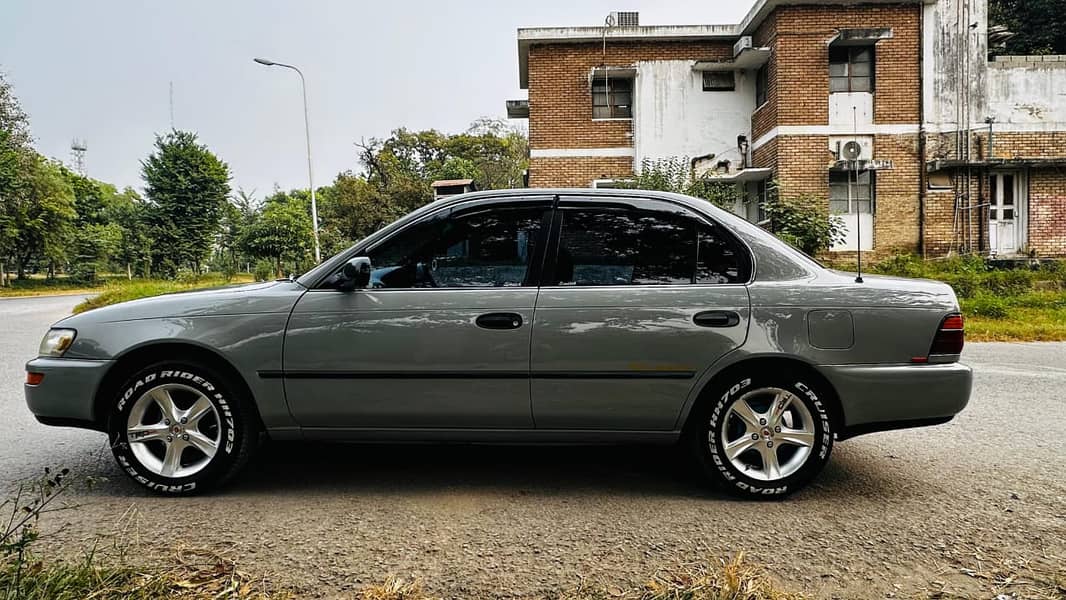 Toyota Corolla GL Pakistani Lahore number model 1994 reg 1995 total g 9