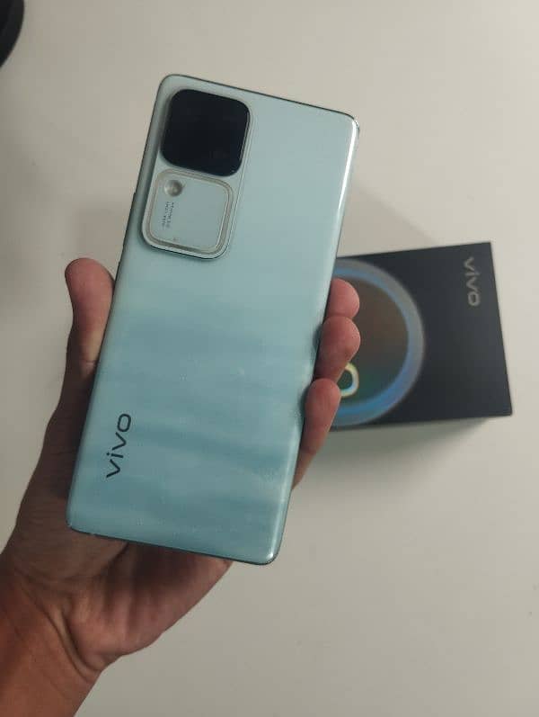 Vivo v30 12/256gb For sale With Box 2