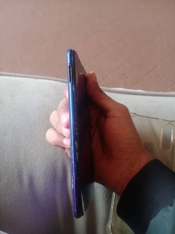 vivo v11 bilkul tek de sirf body damage da ao screen kho kar kai 4