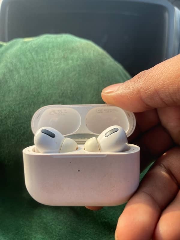 apple airpods 0