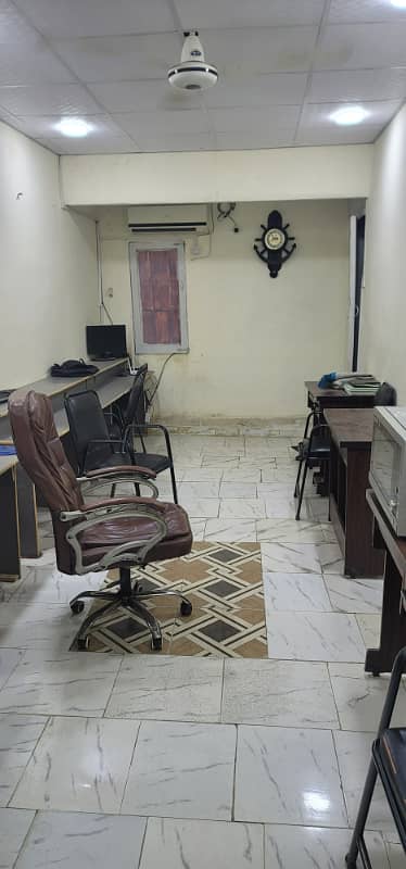 Sami furnished office for rent 400sqft in shahar e Faisal. 3