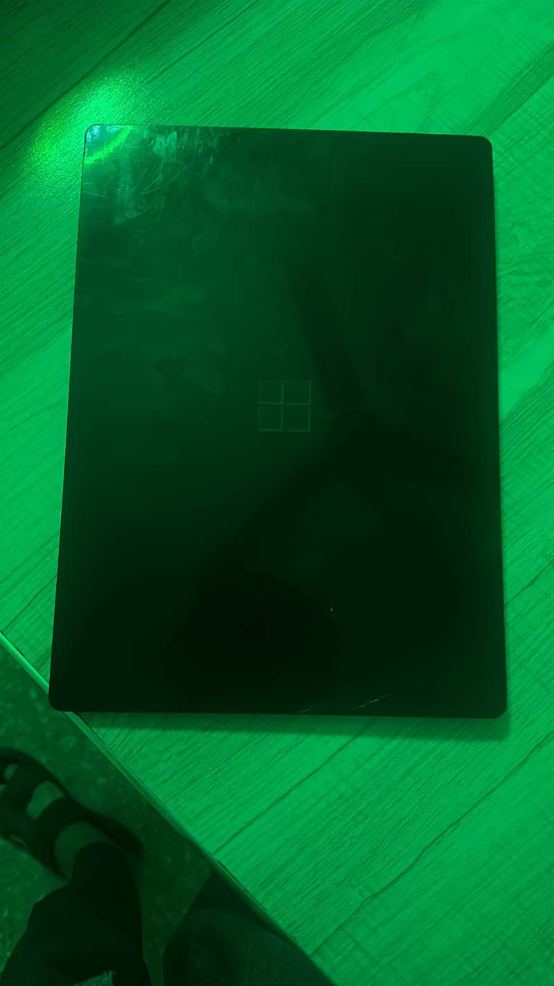 Surface laptop 3 15 inch little glass break 2