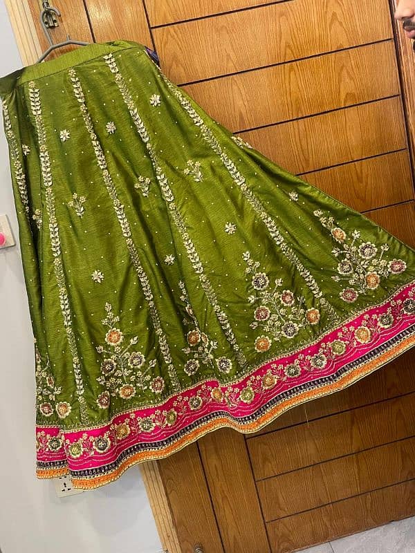 Mehandi Bridal lehnga 3