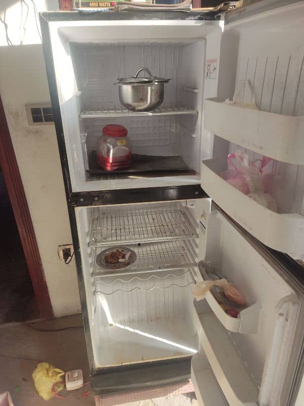 orient fridge freezer for sale price 42000 10/10 1