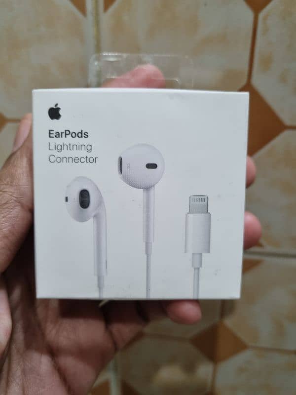 Apple EarPods with Lightning Connector [Genuine] 0