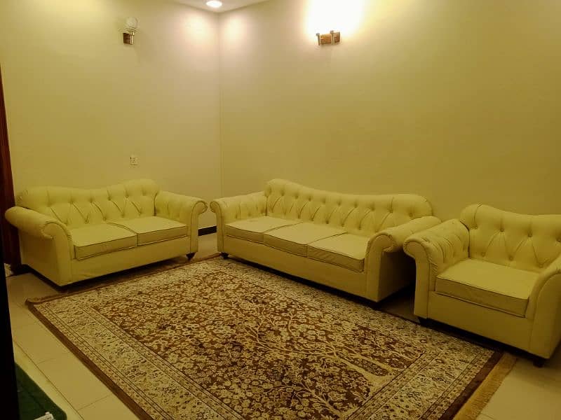 7 seater leather  sofa set in good condition 0