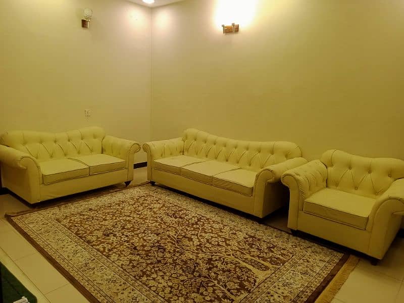 7 seater leather  sofa set in good condition 1