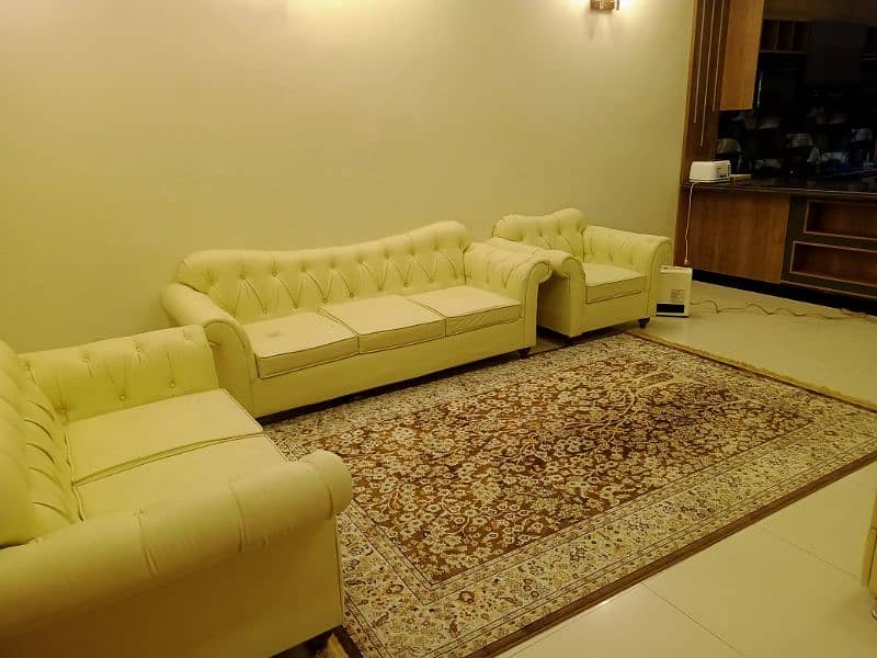 7 seater leather  sofa set in good condition 3