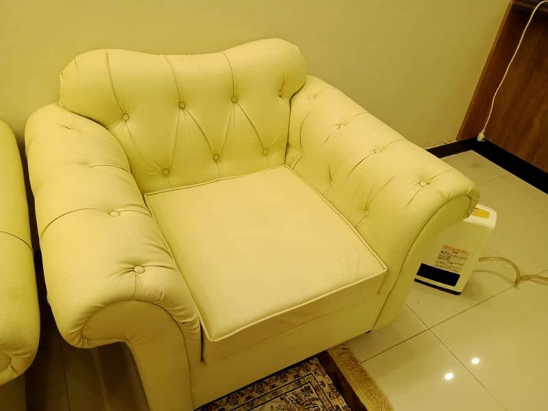 7 seater leather  sofa set in good condition 6