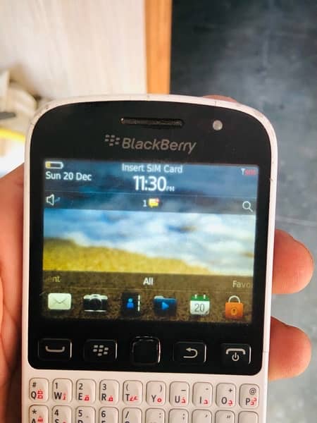 Blackberry 9720 Touch and type 4