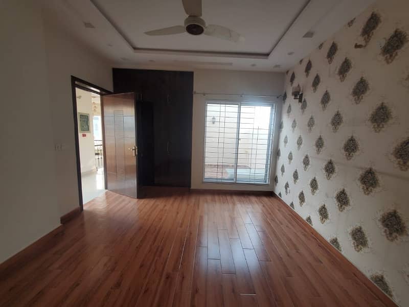 10 Marla Majestic House For Rent In DHA Phase 4, Block EE, Lahore. 2