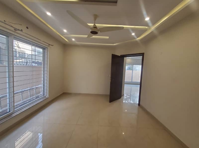 10 Marla Majestic House For Rent In DHA Phase 4, Block EE, Lahore. 15