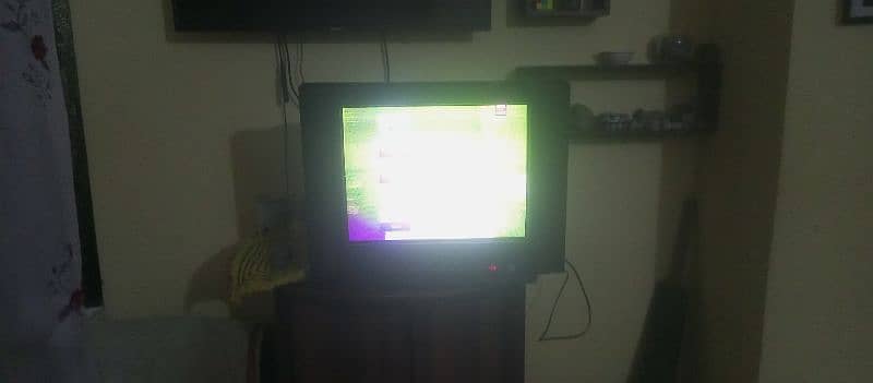 selling Sony tv in very good condition 6