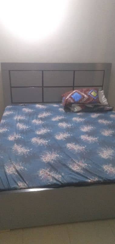 King Bed with foam mattress 0