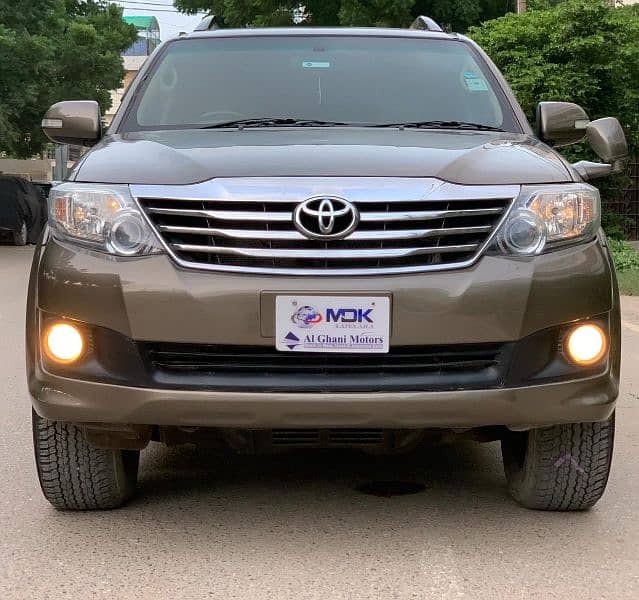 Toyota Fortuner V 2014 0