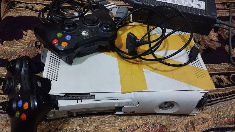 Xbox 360 (300 GB) Only Casing Cover Damage 7