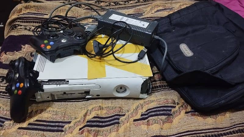 Xbox 360 (300 GB) Only Casing Cover Damage 9