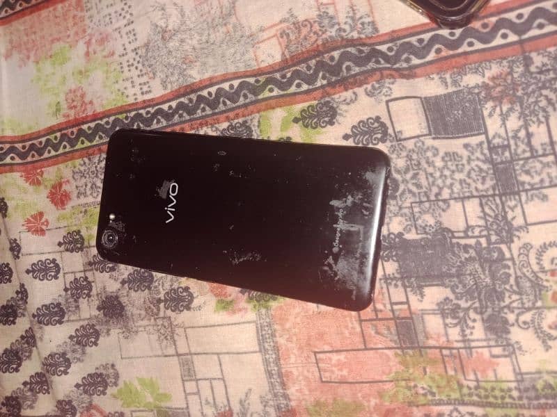 Assalam Alekum  I'm Selling my one Hand Faimly Use Set Vivo Y81i. 3