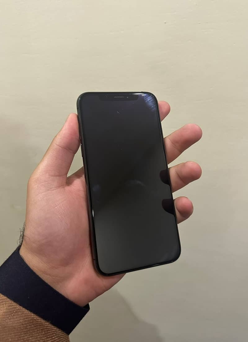 iPhone xs PTA approved (physical-esim) Black colour  10/10 condition 1