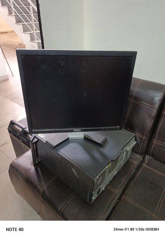 Dell 17' or 19' LCD, s available 2