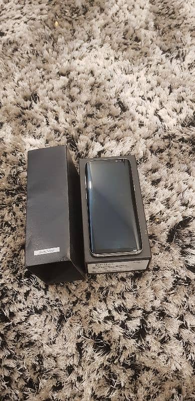 Samsung Galaxy S8 Snapdragon Silver Colour Compelet Box. 4