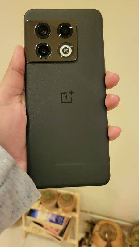 One Plus 10 pro minor doted Network Locked 1