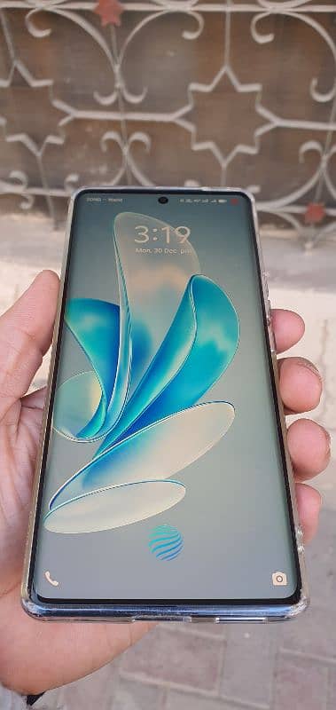 VIVO V29 5G     12/256GB 11