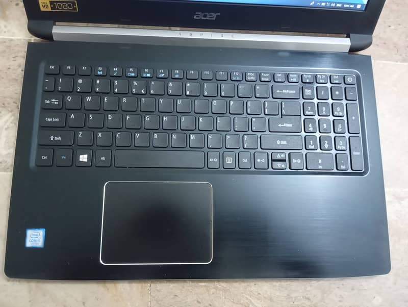 Acer Aspire A515-51, core i7 (7th generation)8gb DDR4,256 gb SSD 10