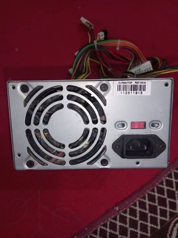 Power supply  4000 DVD  Ram 256Hard disk 200 gb  Floppy disk 4