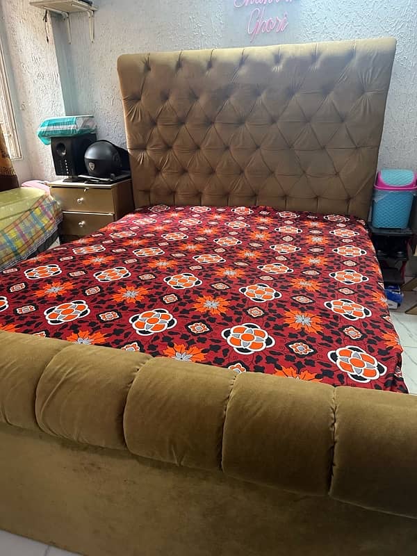 BED FOR SALE JUST LIKE NEW BED 0