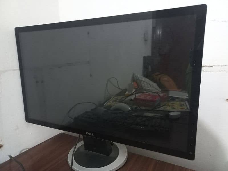 Lenovo p 500 gaming pc and workstation with lcd 1