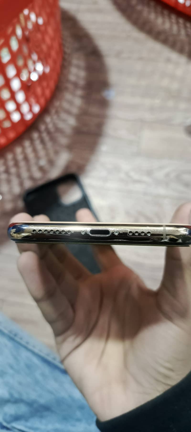 iphone 11 pro max 4