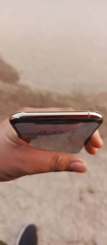 iphone Xs max Gold Color 256Gb 10 by 10 all ok watar pack heath 78  ok 4