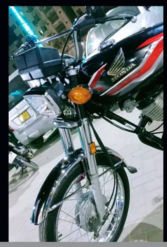 Honda 125 new condition 10/10 Karachi no 4