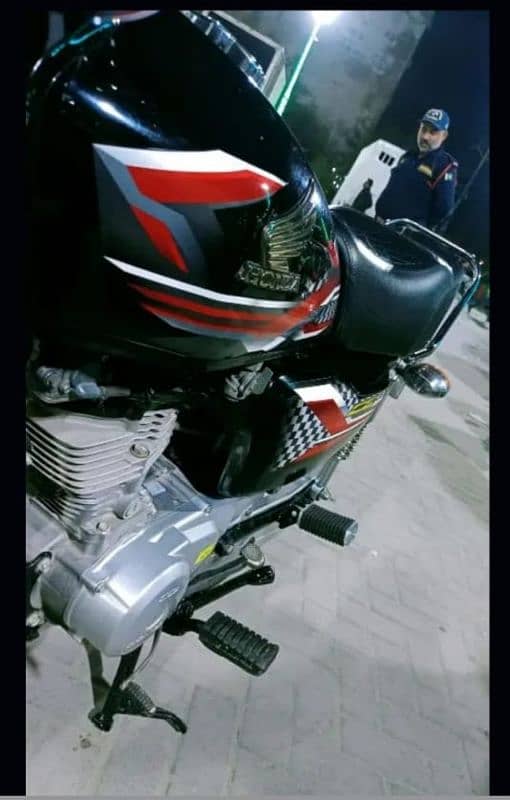 Honda 125 new condition 10/10 Karachi no 5