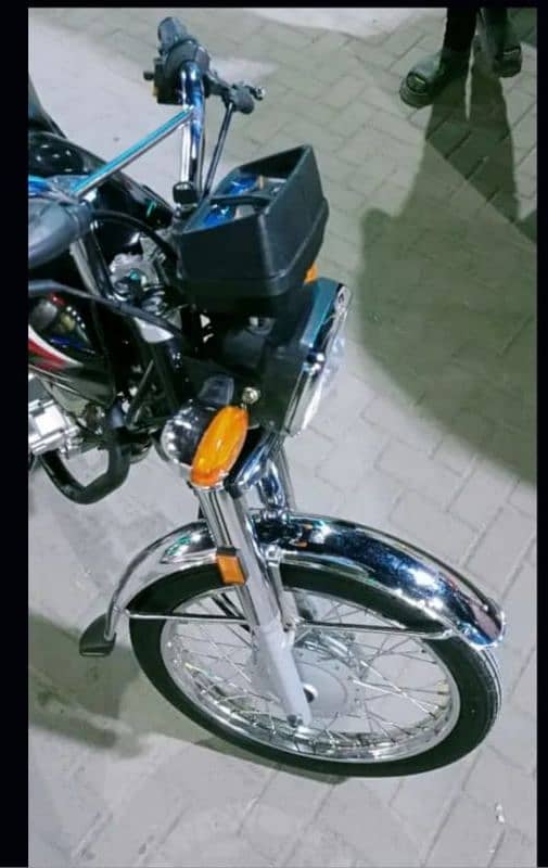 Honda 125 new condition 10/10 Karachi no 8