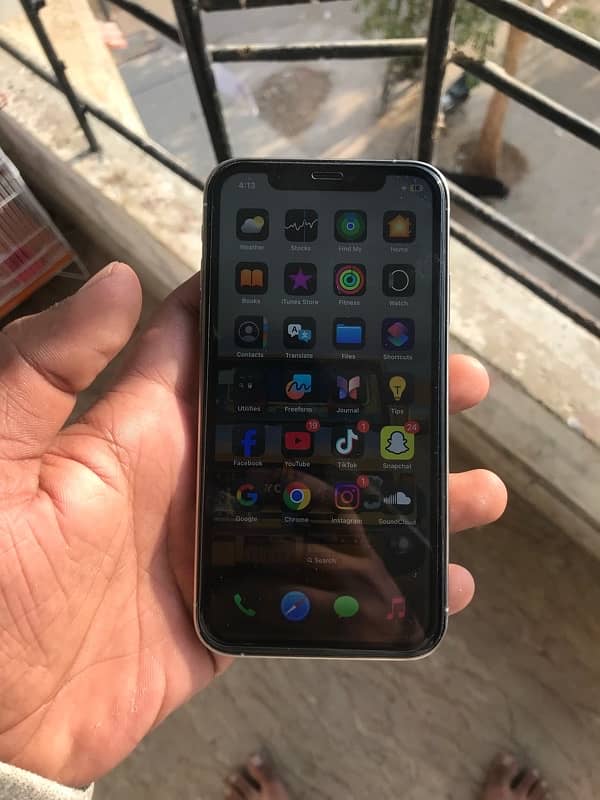 iPhone xr convert 15 pro  128gb  jv battery health 75% turtone ok  ha 4