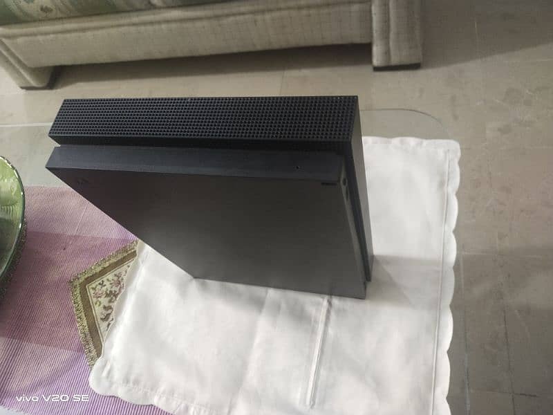 Xbox One X (Used like new) 2