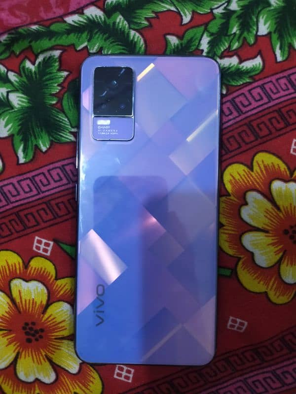 vivo V21e 8-128 with original box and charger 0