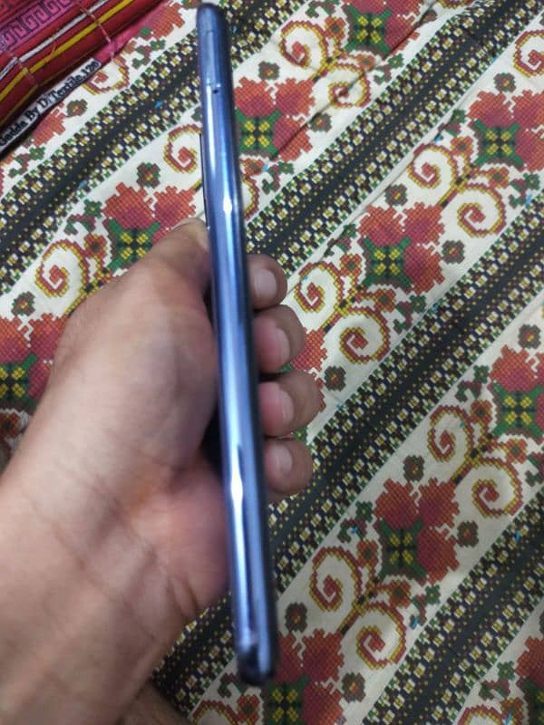 vivo V21e 8-128 with original box and charger 7