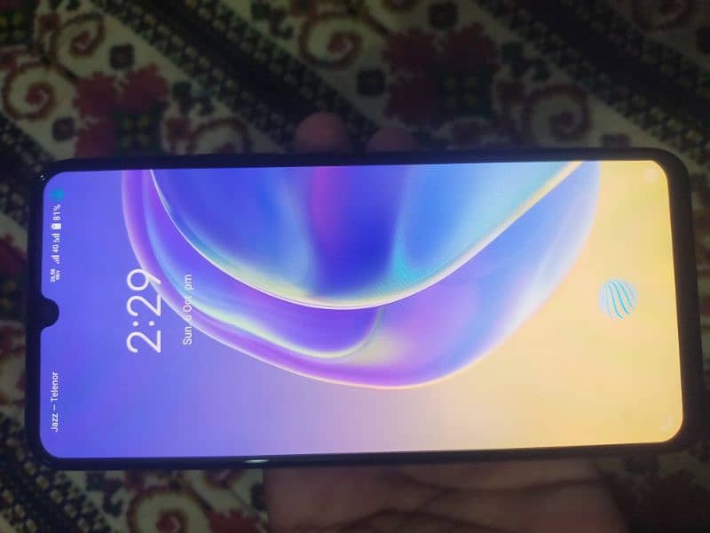 vivo V21e 8-128 with original box and charger 8