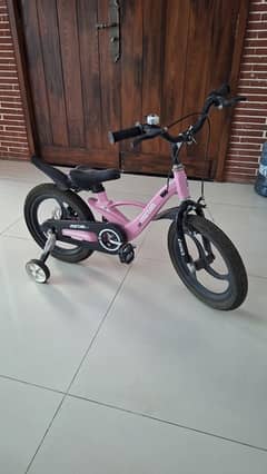 selling kids pink bicycle unused conditon