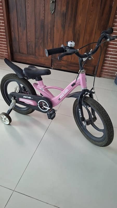 selling kids pink bicycle unused conditon 1