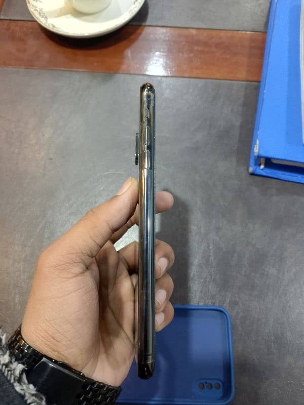 Iphone xs max 64GB Condition 10 by 10 3