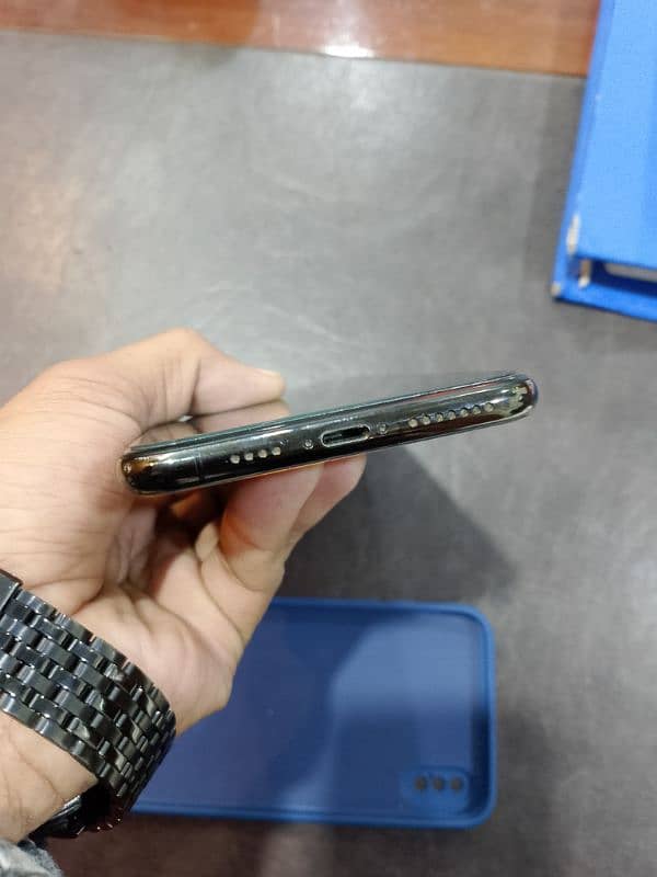 Iphone xs max 64GB Condition 10 by 10 5