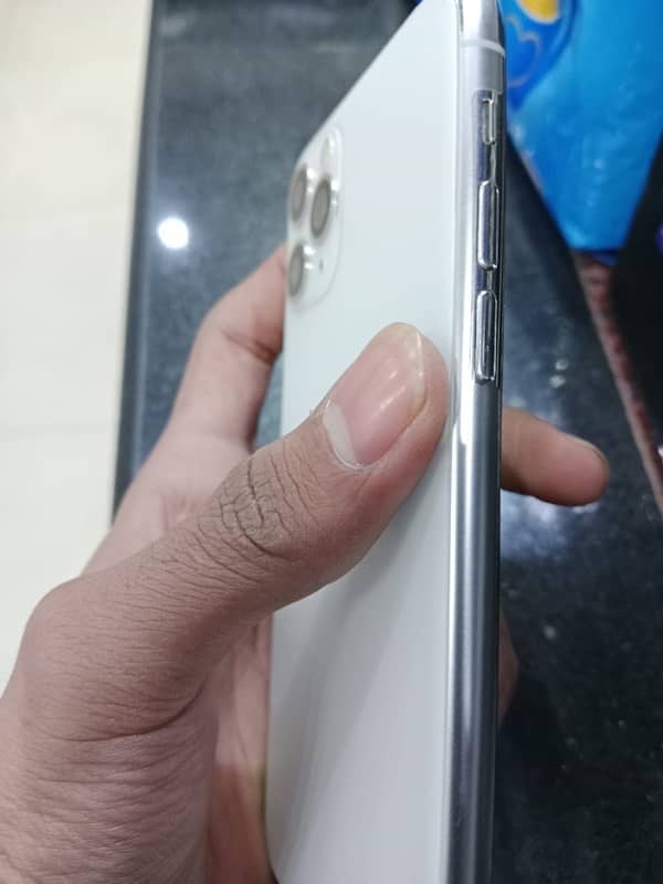 iPhone 11 Pro urgent sale hai 4